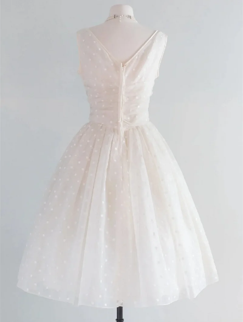 Robe de mariée courte vintage à pois et col bateau