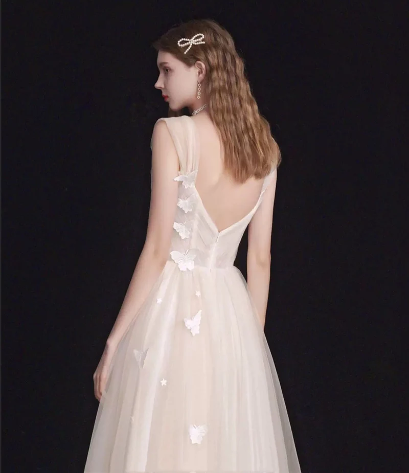 Robe de mariée en tulle avec corsage froncé champagne clair, longueur thé