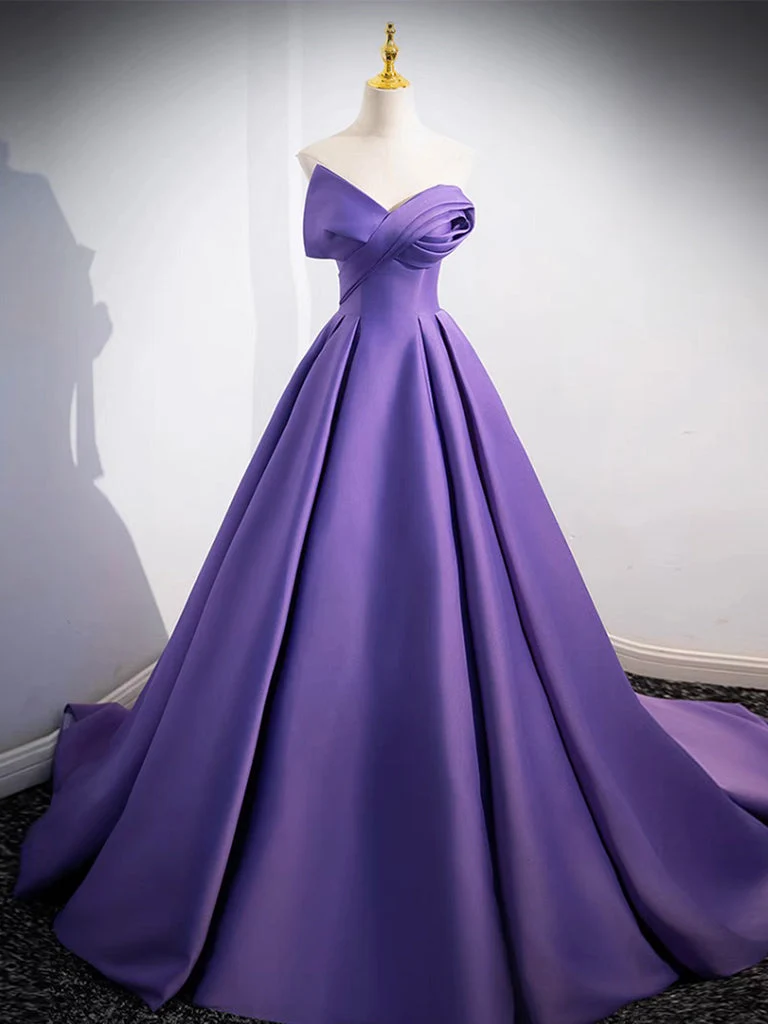 Robe de bal violette en satin à épaules dénudées et torsadée