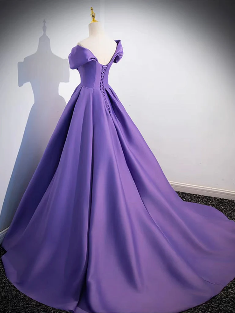 Robe de bal violette en satin à épaules dénudées et torsadée