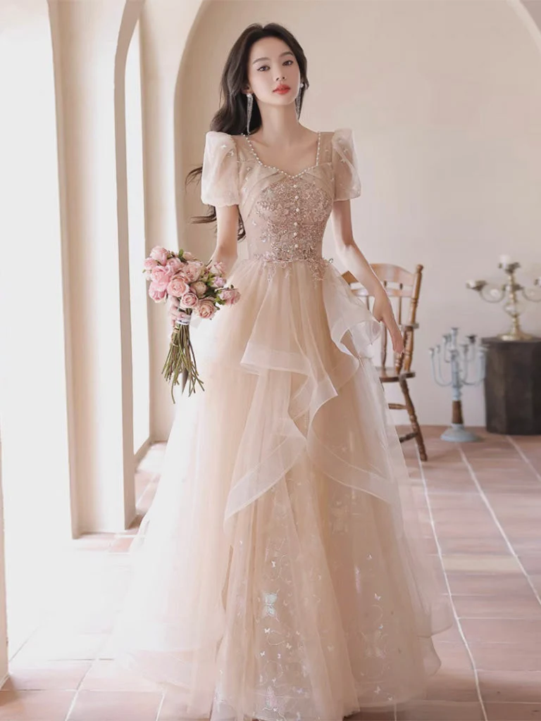 Robe de bal princesse avec jupe à volants et champagne clair