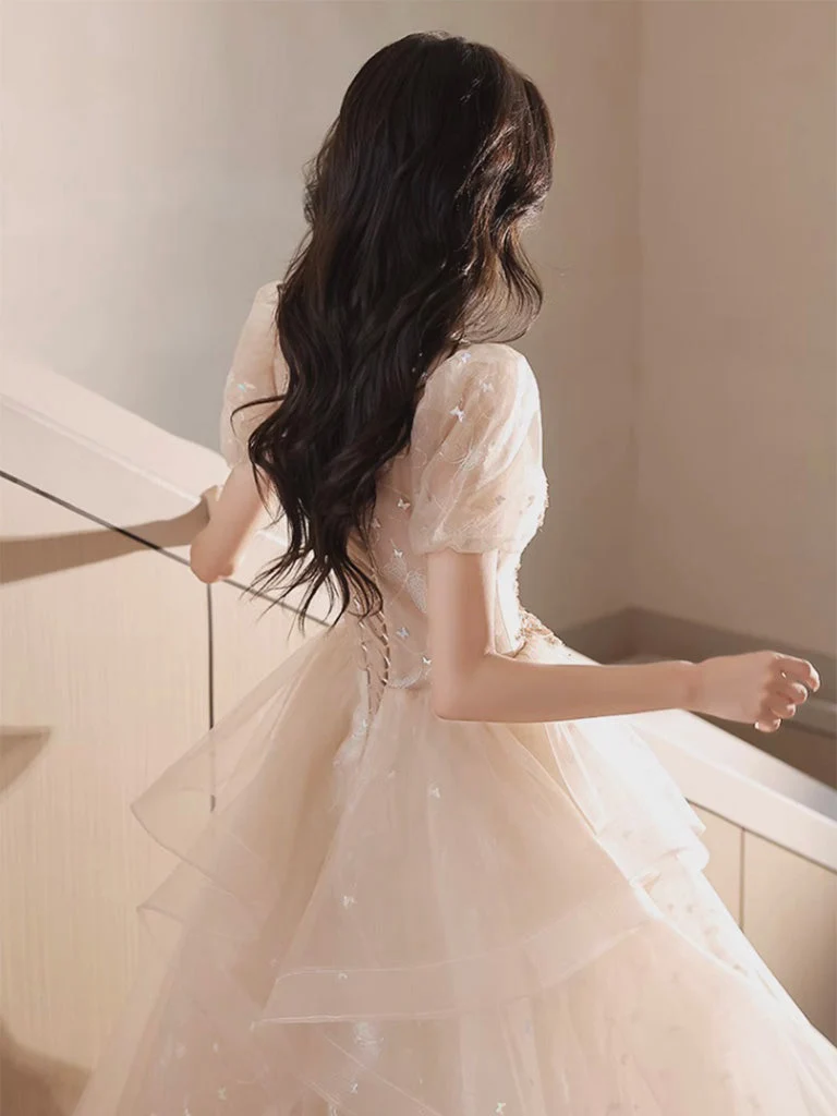 Robe de bal princesse avec jupe à volants et champagne clair