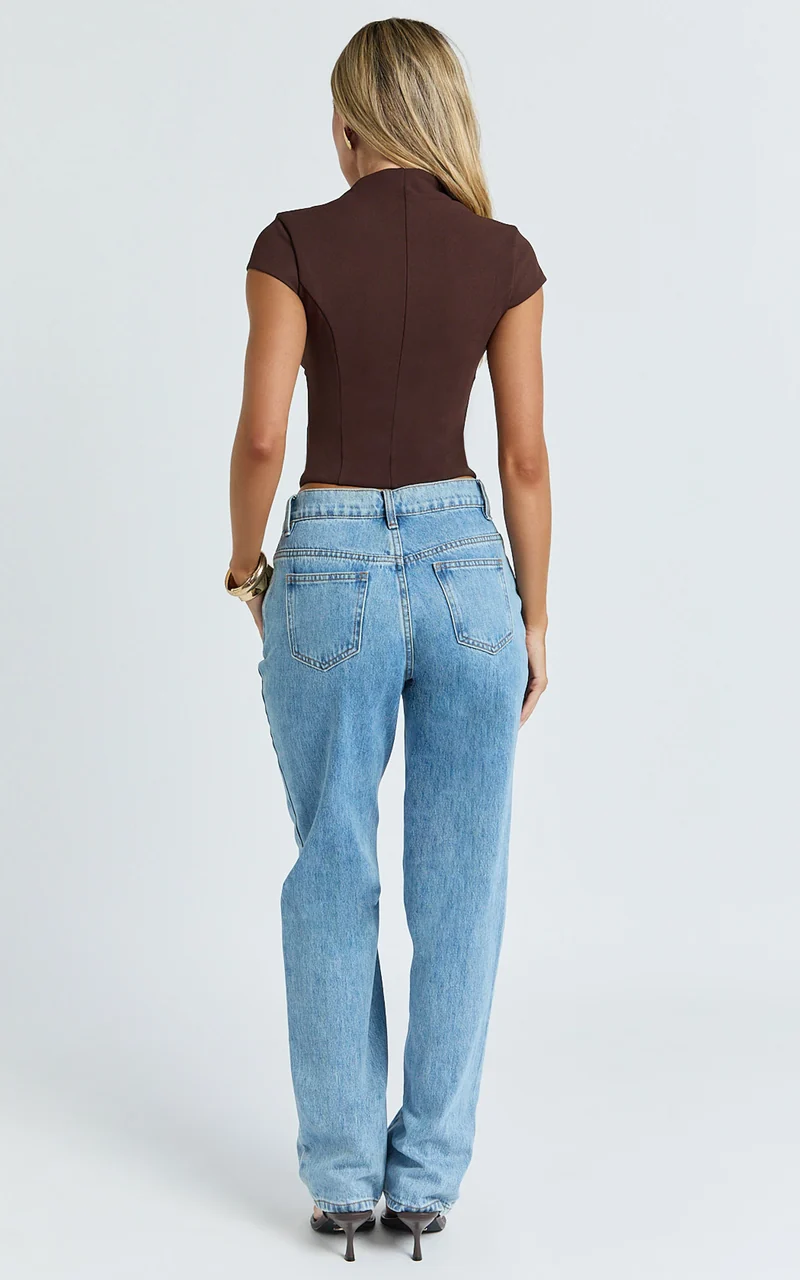 Duncan Top - Cap Sleeve Slit Neck Zip Front Top in Chocolate