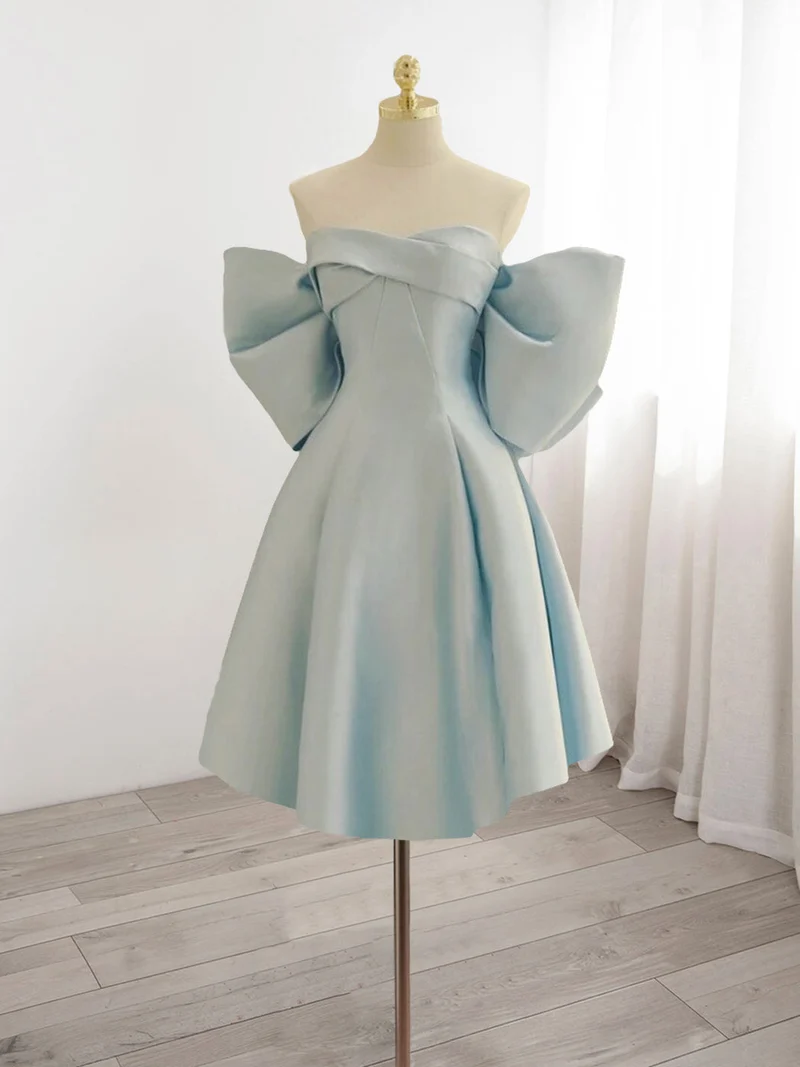 Robe de soirée trapèze en satin bleu clair sans bretelles avec nœud