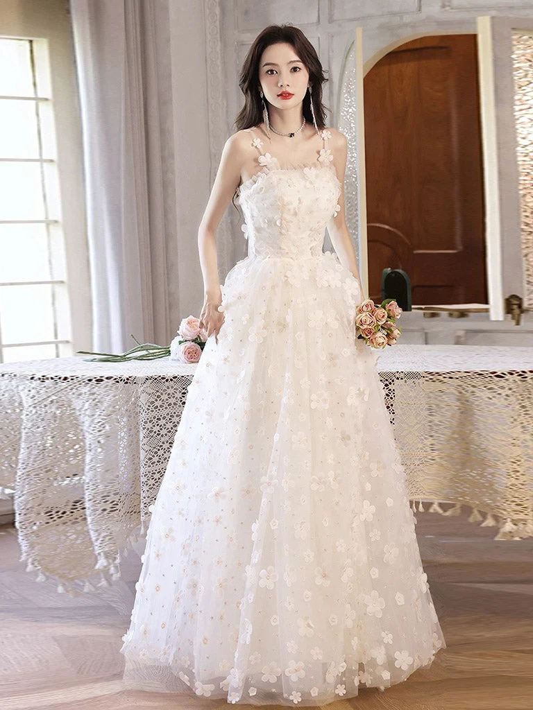 Robe de mariée trapèze à fleurs blanches douces