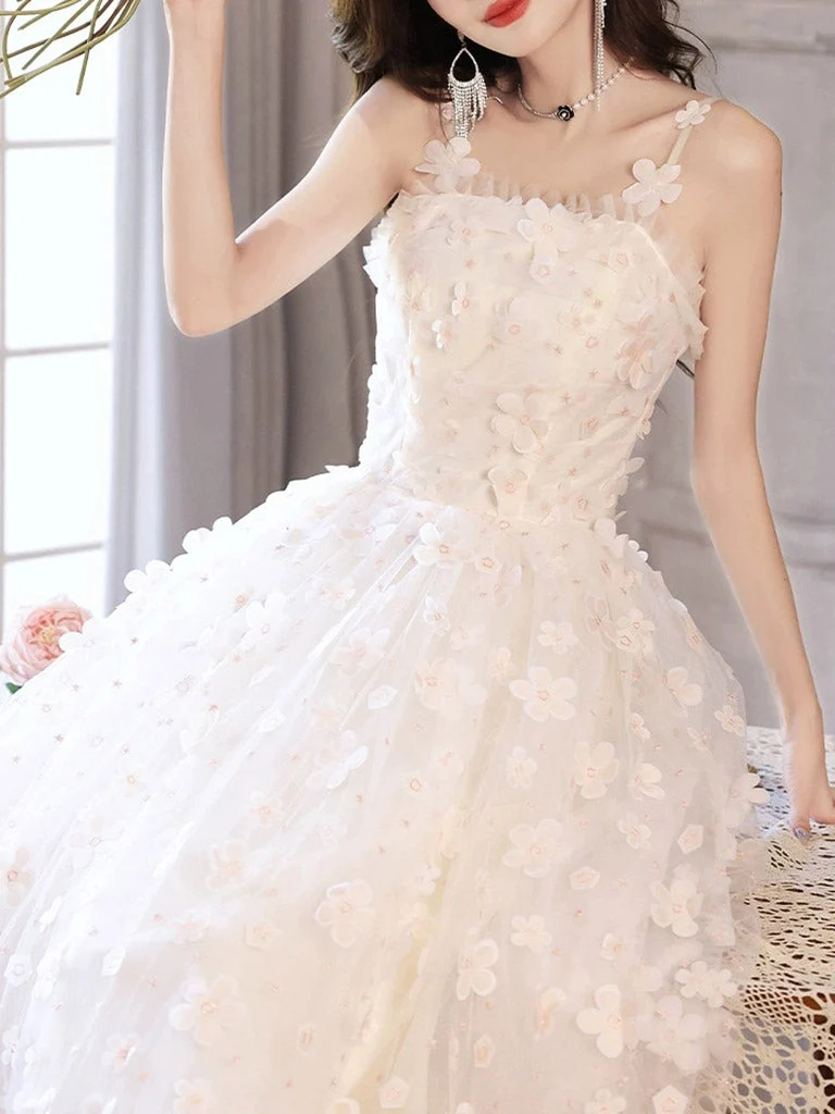 Robe de mariée trapèze à fleurs blanches douces