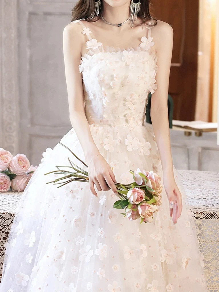 Robe de mariée trapèze à fleurs blanches douces