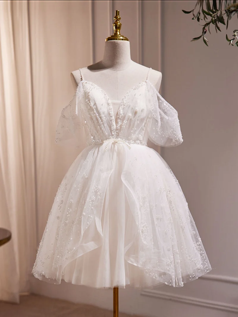 Robe de mariée moderne à épaules dénudées et bretelles spaghetti, courte et transparente, longueur au genou