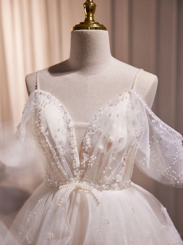 Robe de mariée moderne à épaules dénudées et bretelles spaghetti, courte et transparente, longueur au genou