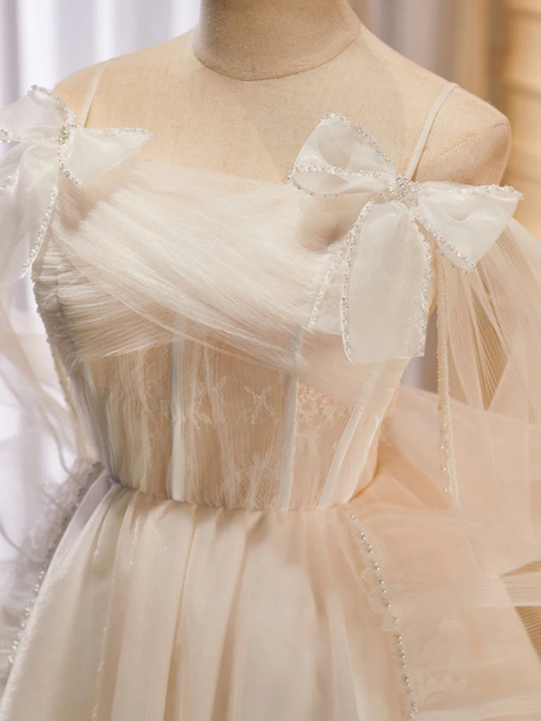 Robe de bal blanche courte en tulle transparent fluide et romantique