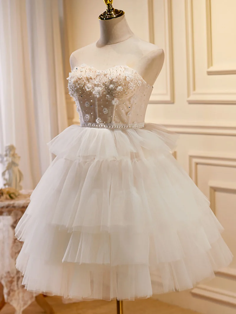 Jolie robe de soirée en tulle transparent sans bretelles blanche