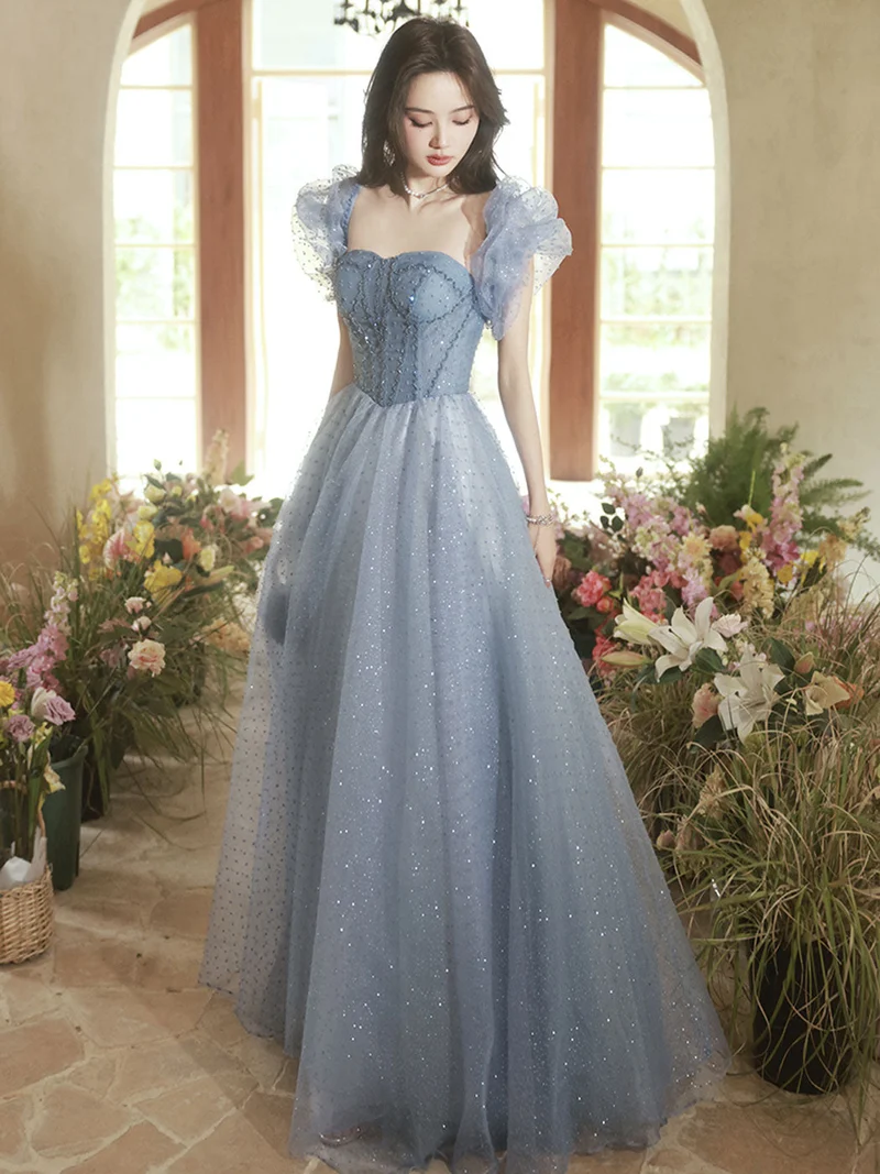Robe de princesse trapèze grise à manches cape et paillettes, robe de bal formelle