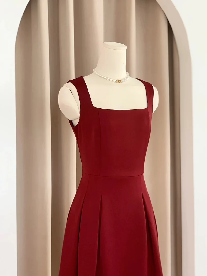 Robe vintage Rockabilly bordeaux à col carré des années 50