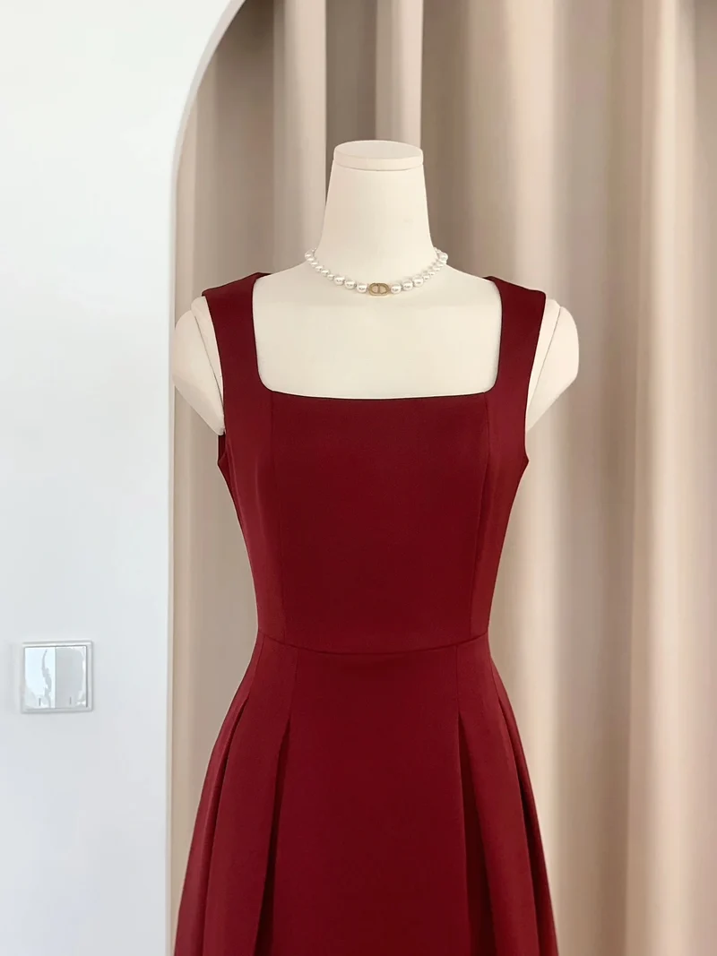 Robe vintage Rockabilly bordeaux à col carré des années 50