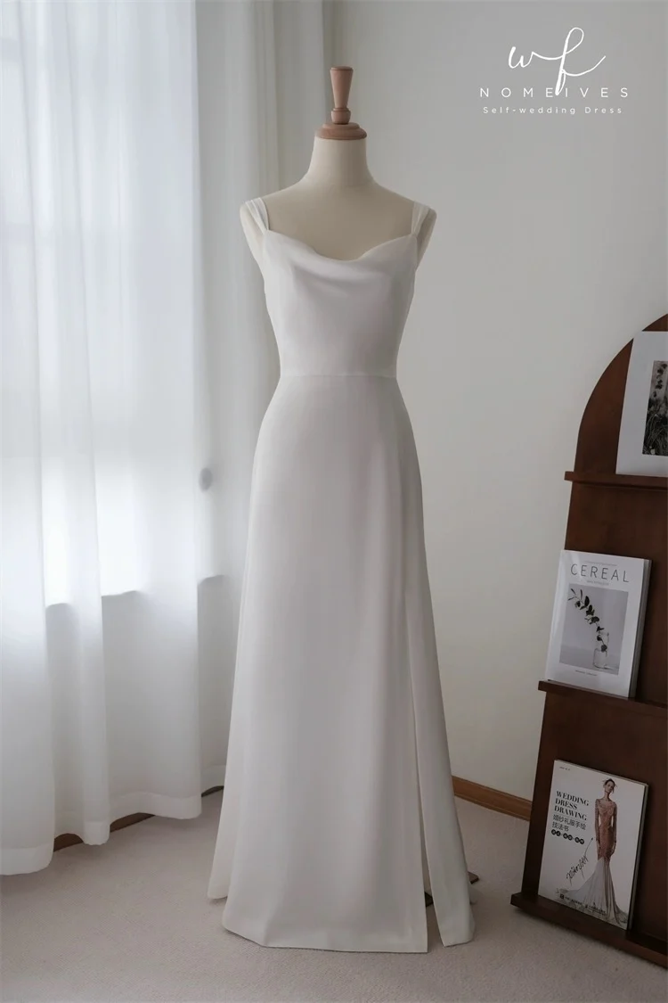 Robe de mariée simple à col bénitier