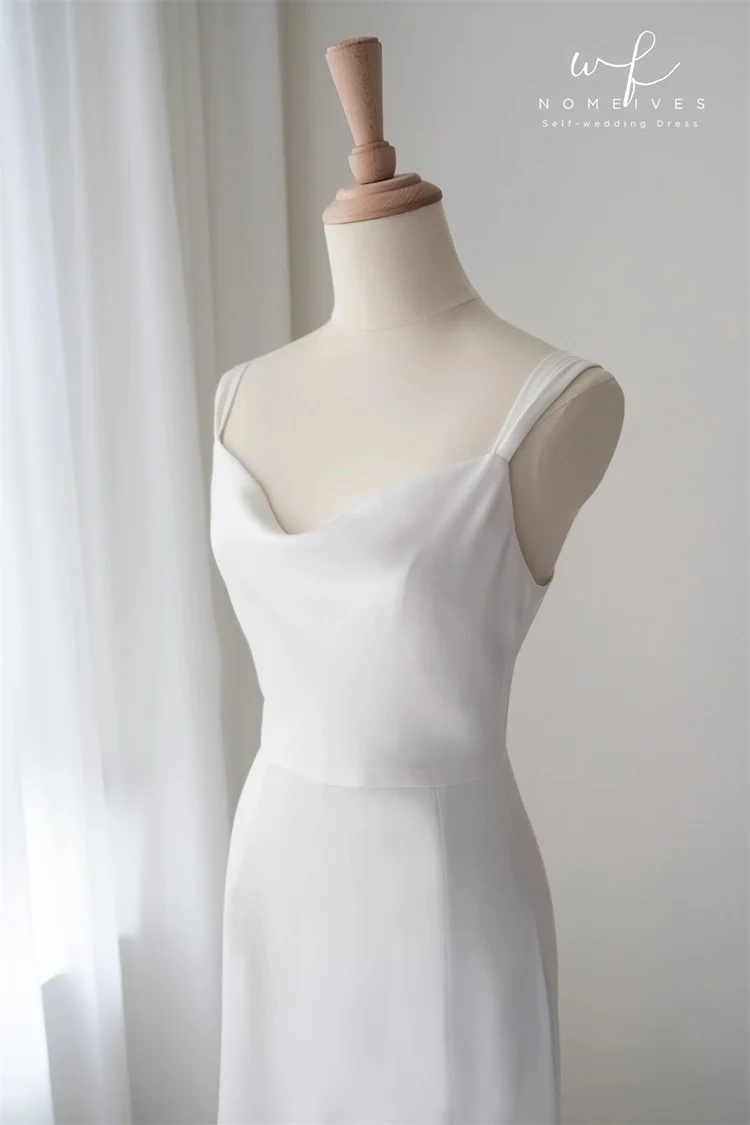 Robe de mariée simple à col bénitier