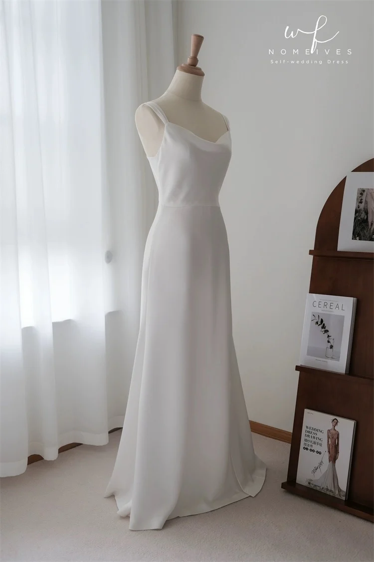 Robe de mariée simple à col bénitier