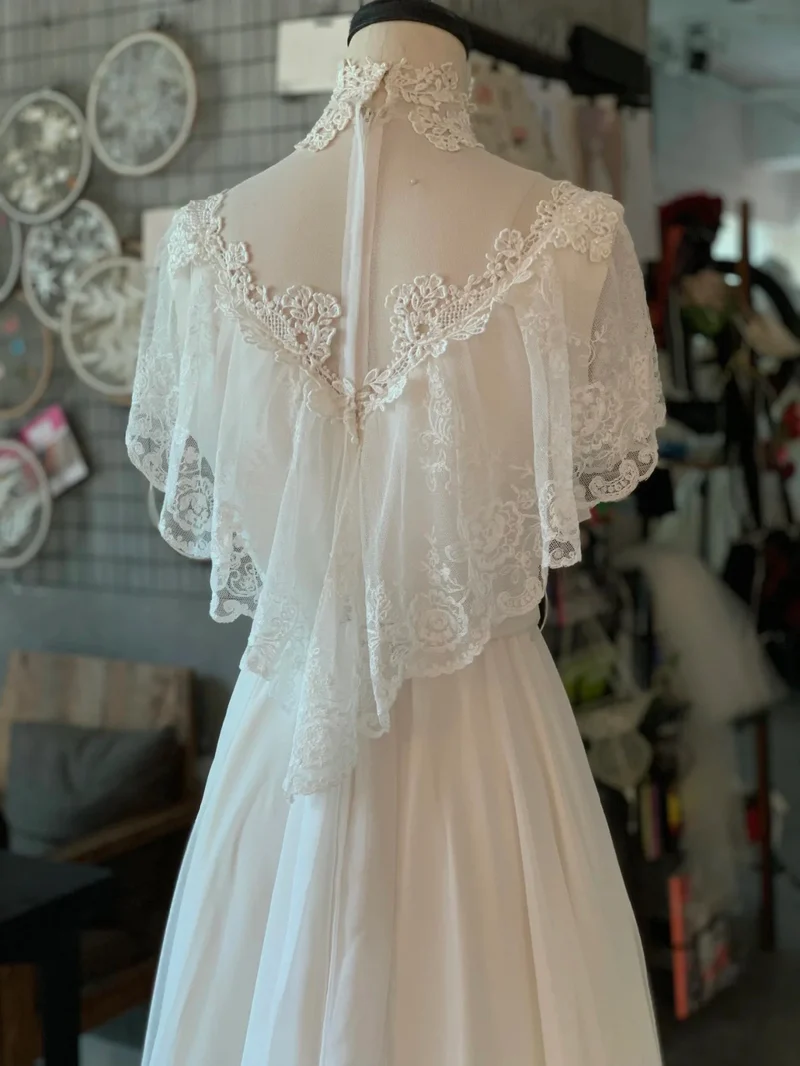 Robe de mariée vintage en dentelle et mousseline à manches longues