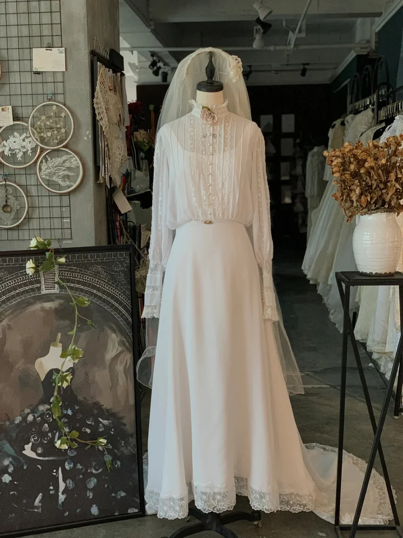 Robe de mariée vintage modeste en mousseline à manches longues