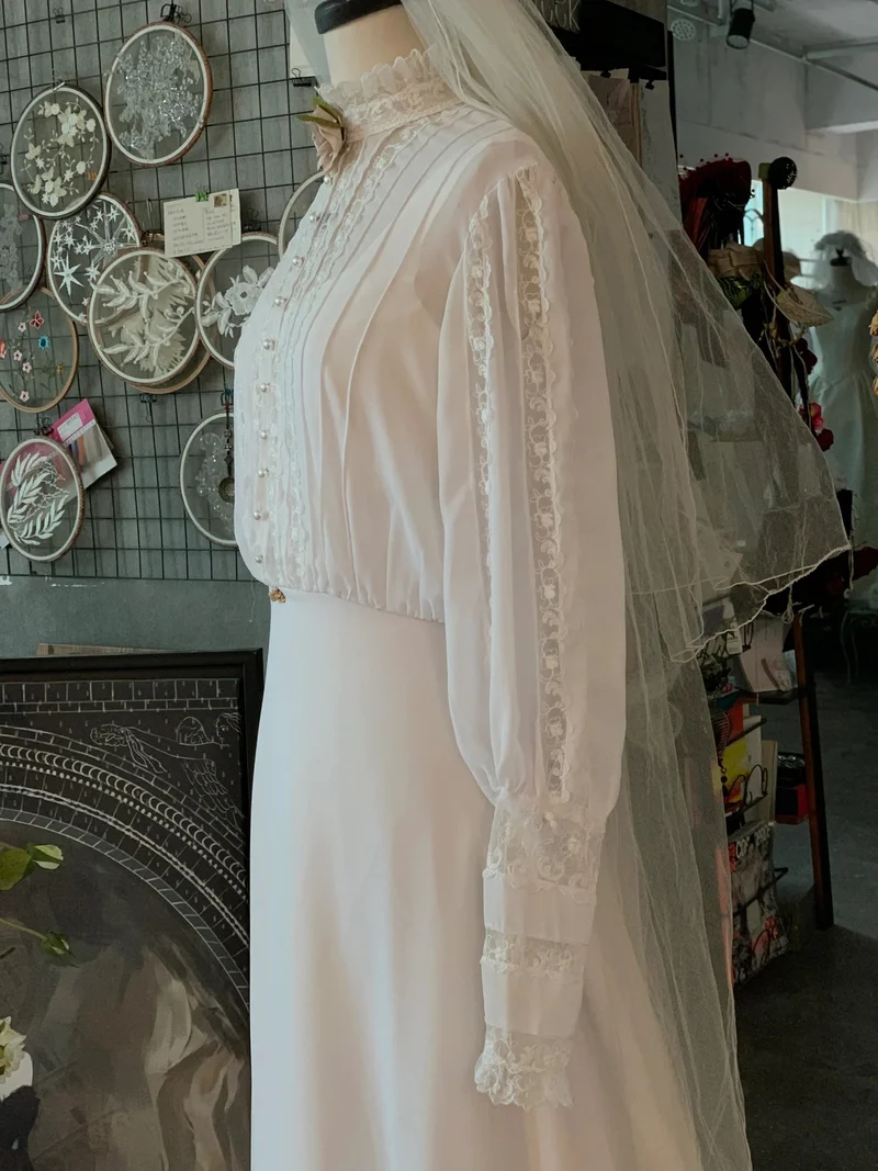 Robe de mariée vintage modeste en mousseline à manches longues