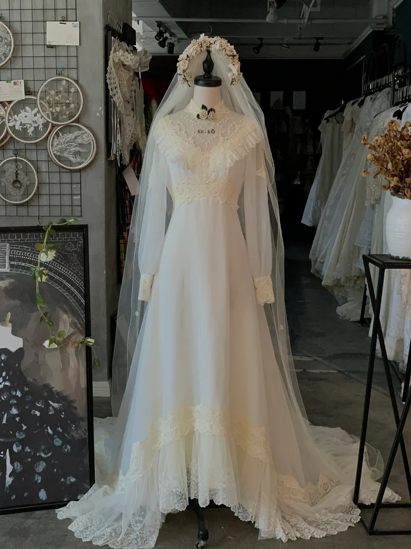 Robe de mariée vintage à manches longues en mousseline de soie