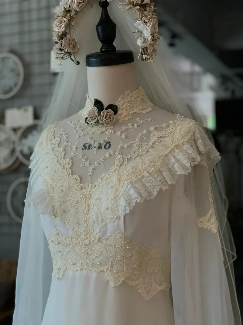 Robe de mariée vintage à manches longues en mousseline de soie