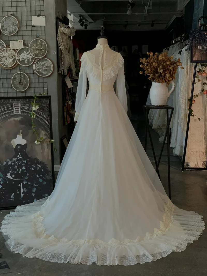Robe de mariée vintage à manches longues en mousseline de soie