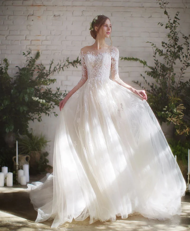 Robe de mariée romantique en tulle et dentelle à manches longues