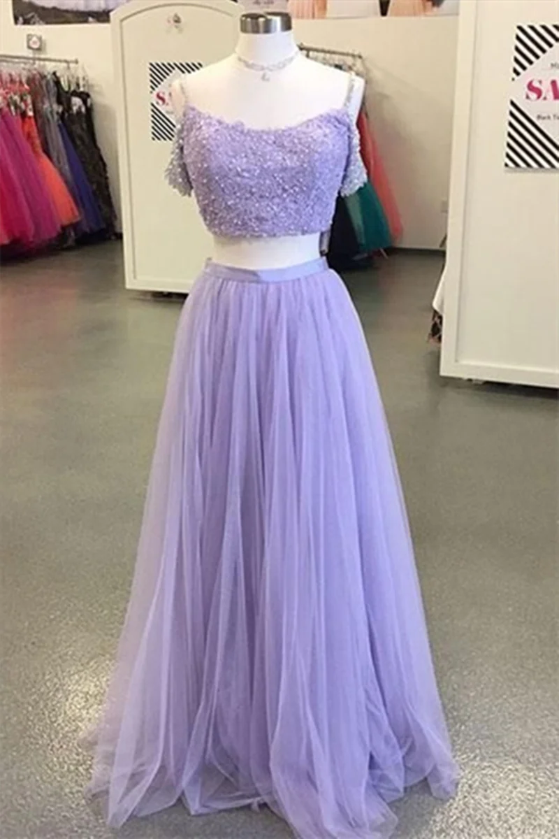 Robe de bal longue en deux pièces avec haut en dentelle et épaules dénudées lilas