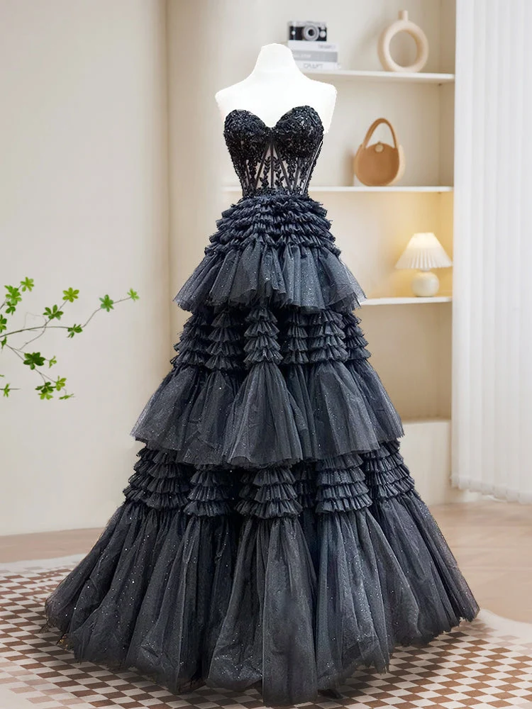 Robe de bal noire sans bretelles en tulle à plusieurs niveaux