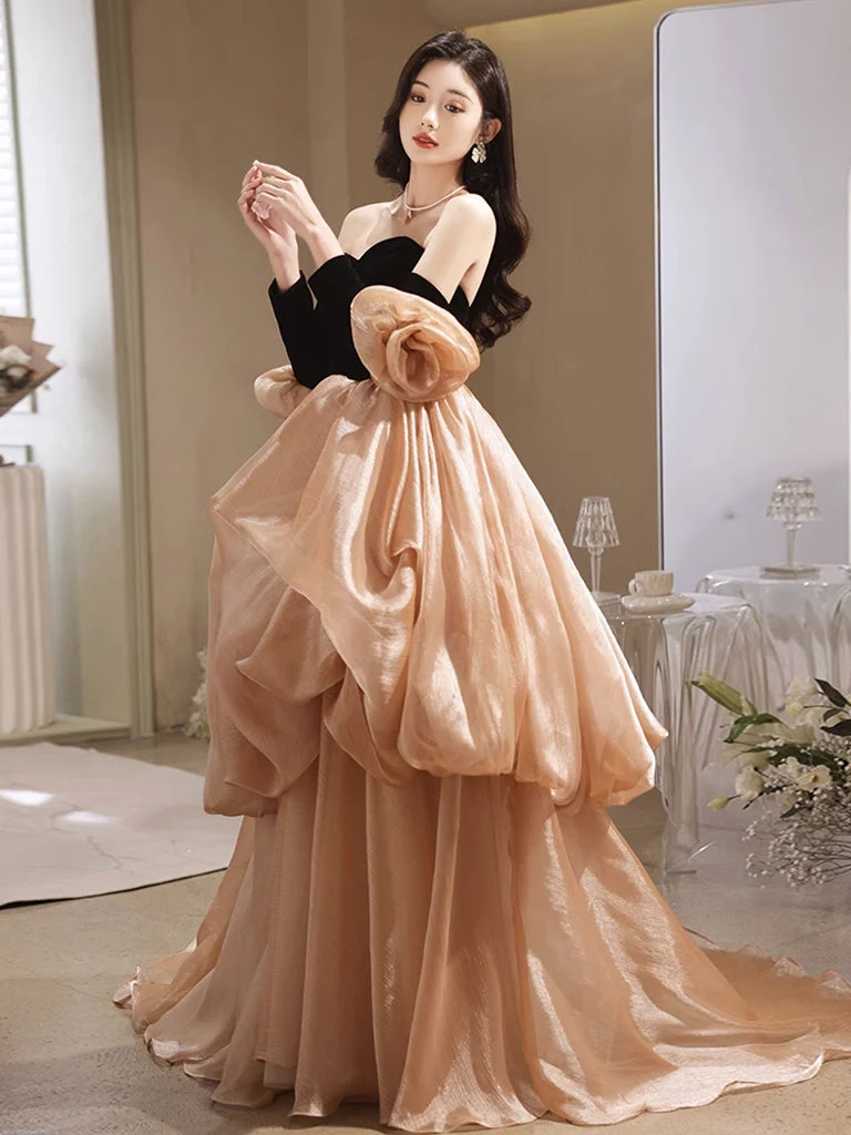 Robe de bal longue sans bretelles avec jupe bulle champagne