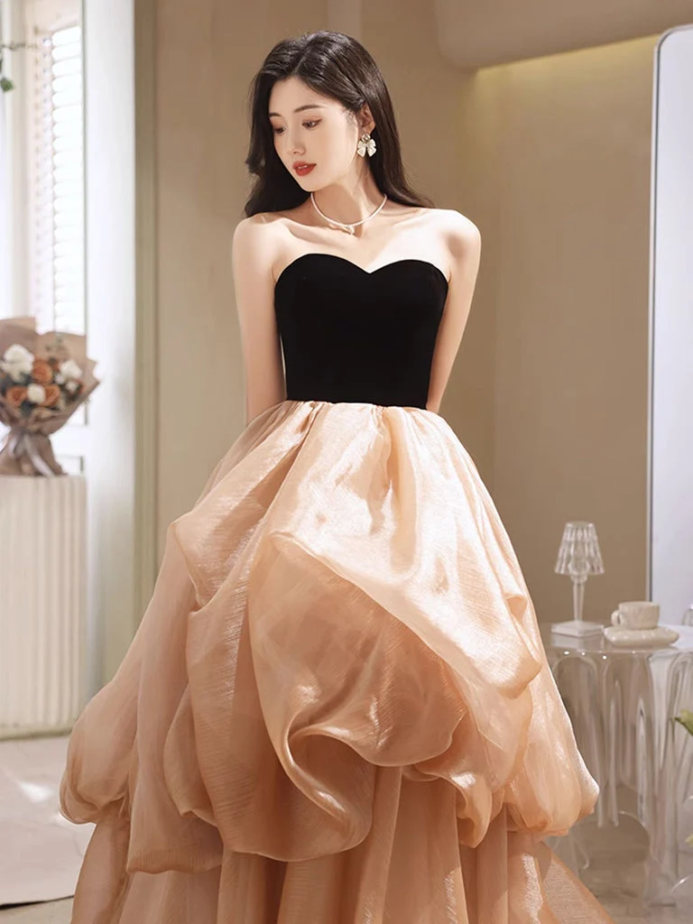 Robe de bal longue sans bretelles avec jupe bulle champagne