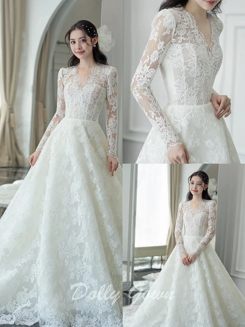 Robe de mariée trapèze en dentelle modeste à manches longues et col en V