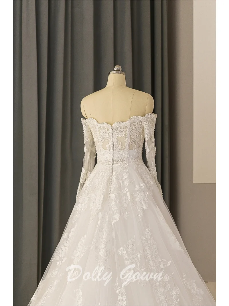 Robe de mariée trapèze en dentelle à épaules dénudées et transparente à manches longues