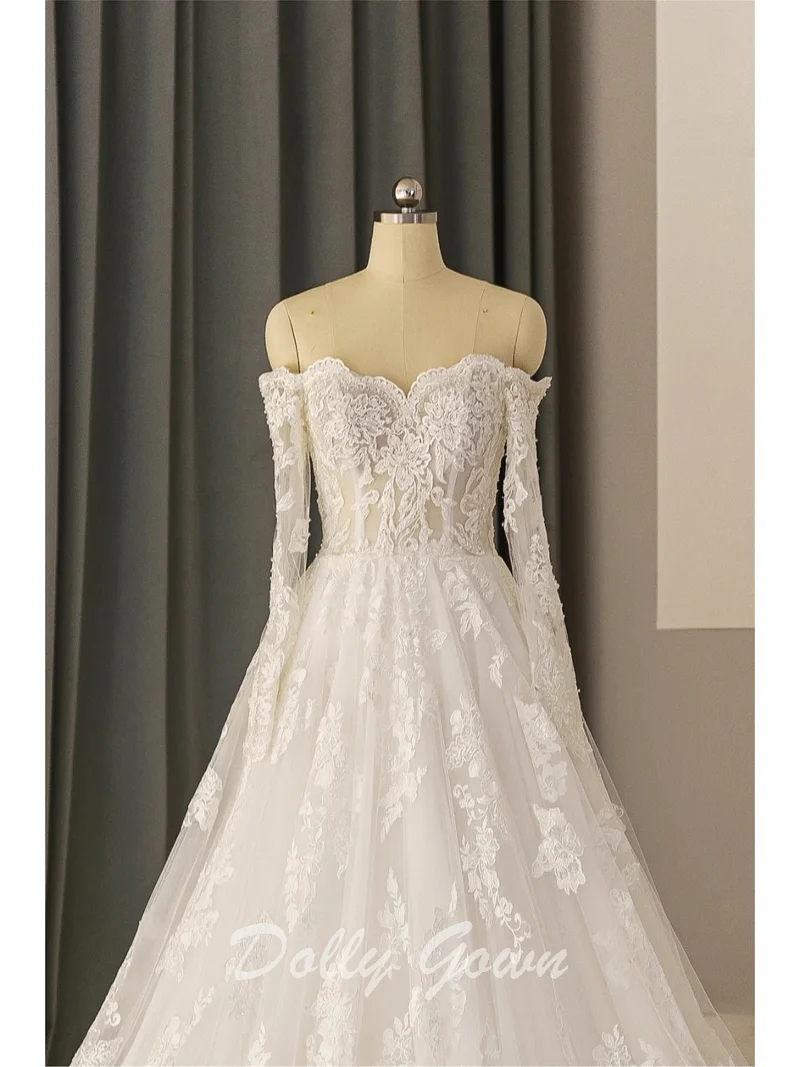 Robe de mariée trapèze en dentelle à épaules dénudées et transparente à manches longues