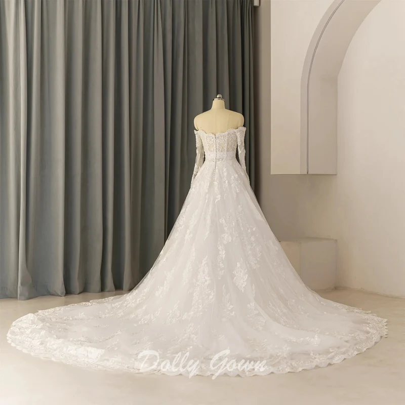 Robe de mariée trapèze en dentelle à épaules dénudées et transparente à manches longues