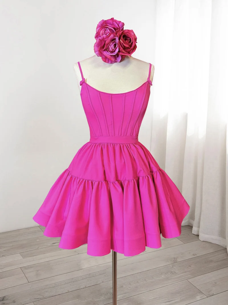 Robe de soirée courte rose vif à col bateau et bretelles spaghetti