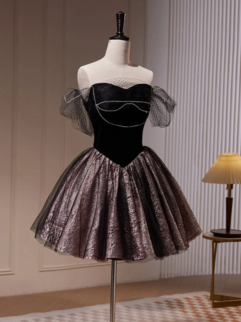 Robe de soirée courte noire à épaules dénudées et taille basse