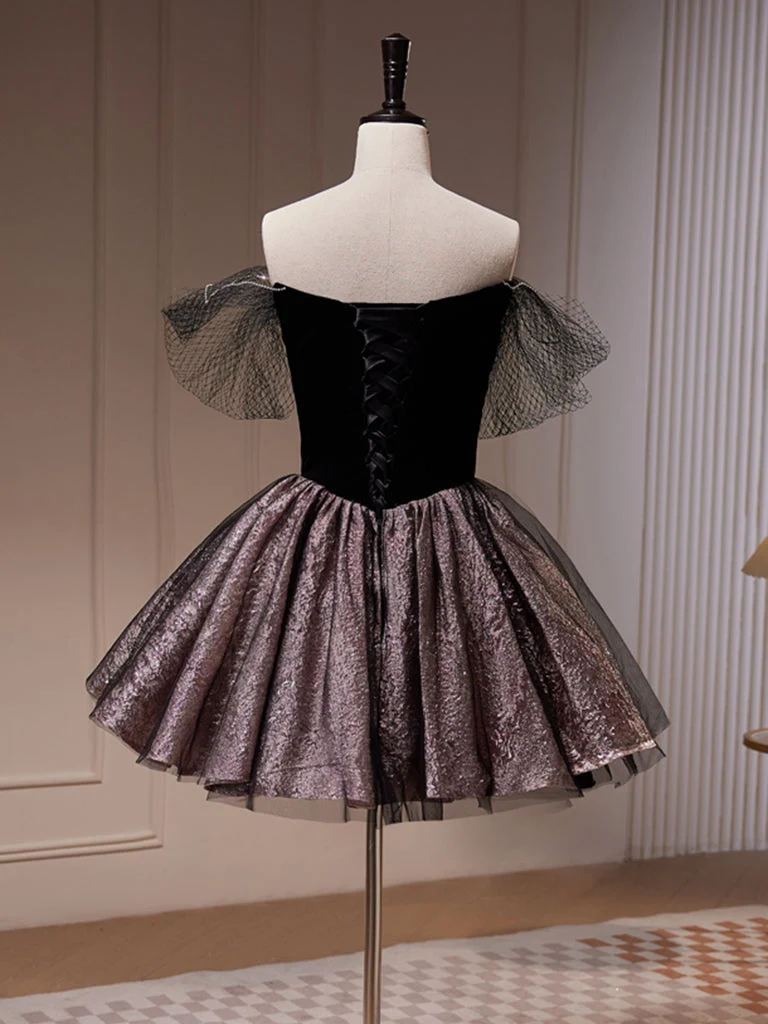 Robe de soirée courte noire à épaules dénudées et taille basse