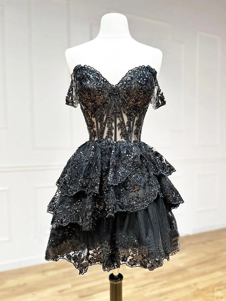 Voir à travers la robe de soirée à plusieurs niveaux en dentelle noire