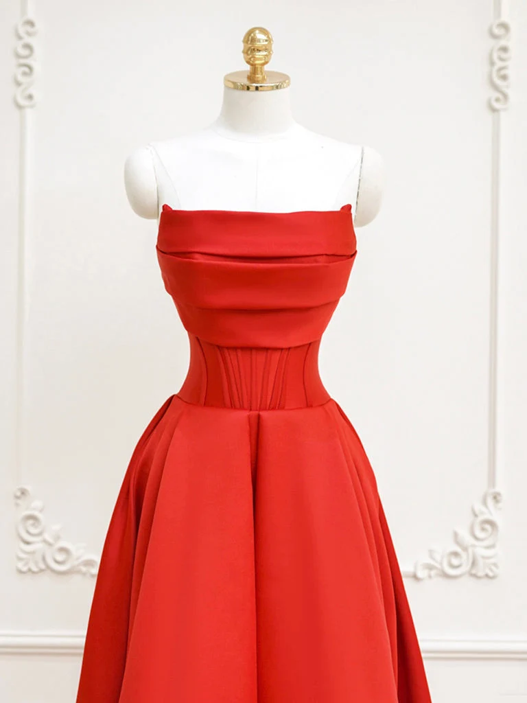 Robe de bal trapèze longue en satin rouge simple