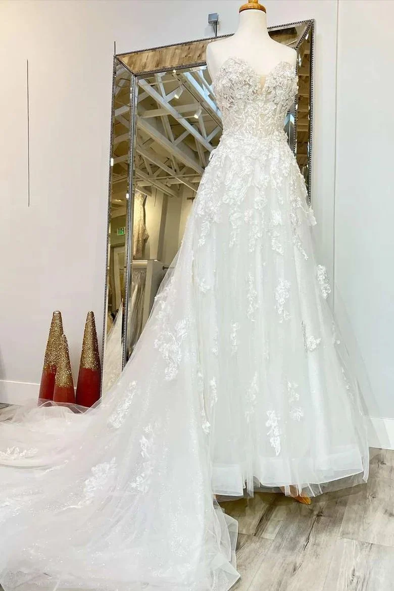 DollyGown Robe de mariée bustier en dentelle avec traîne cathédrale