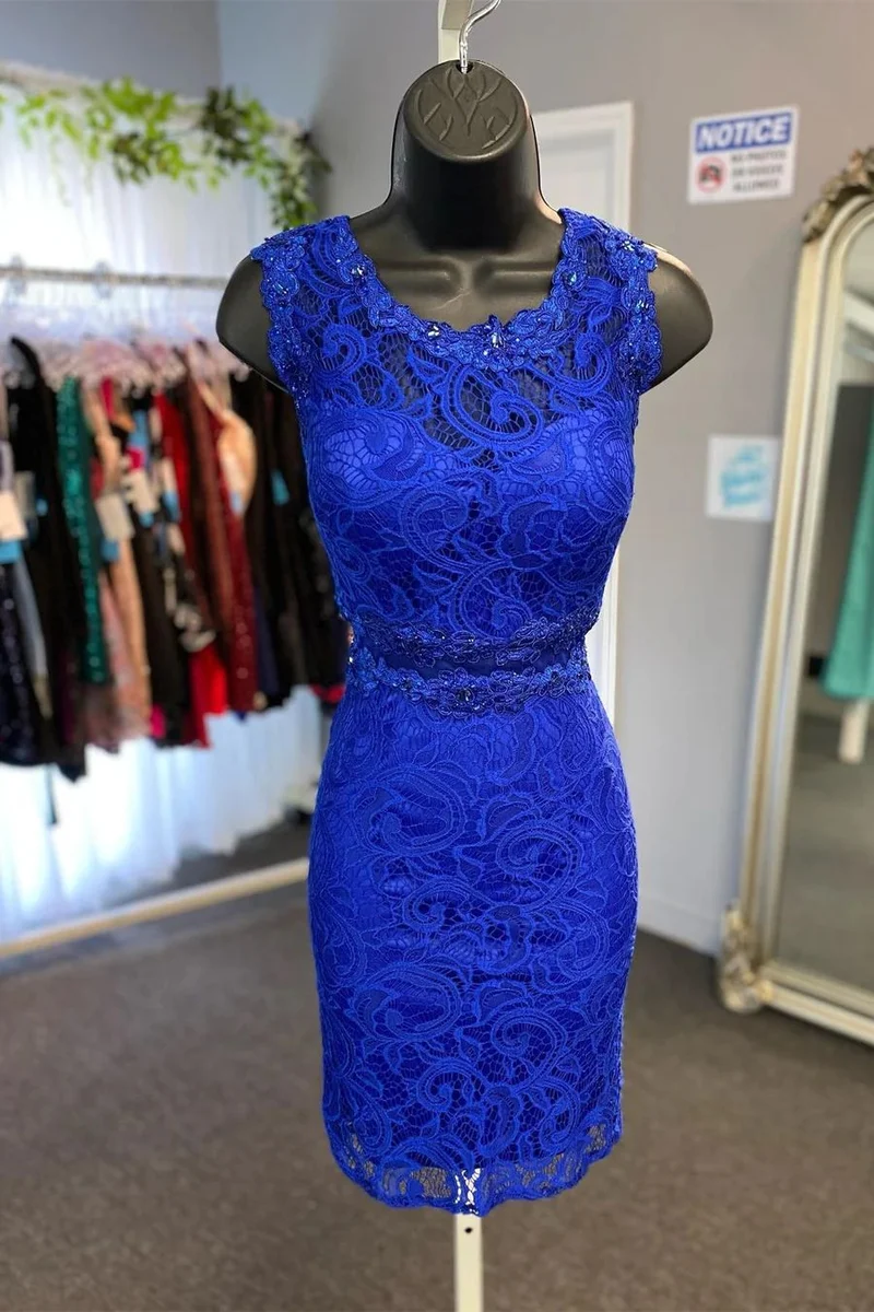 Robe de soirée courte et moulante en dentelle bleu royal