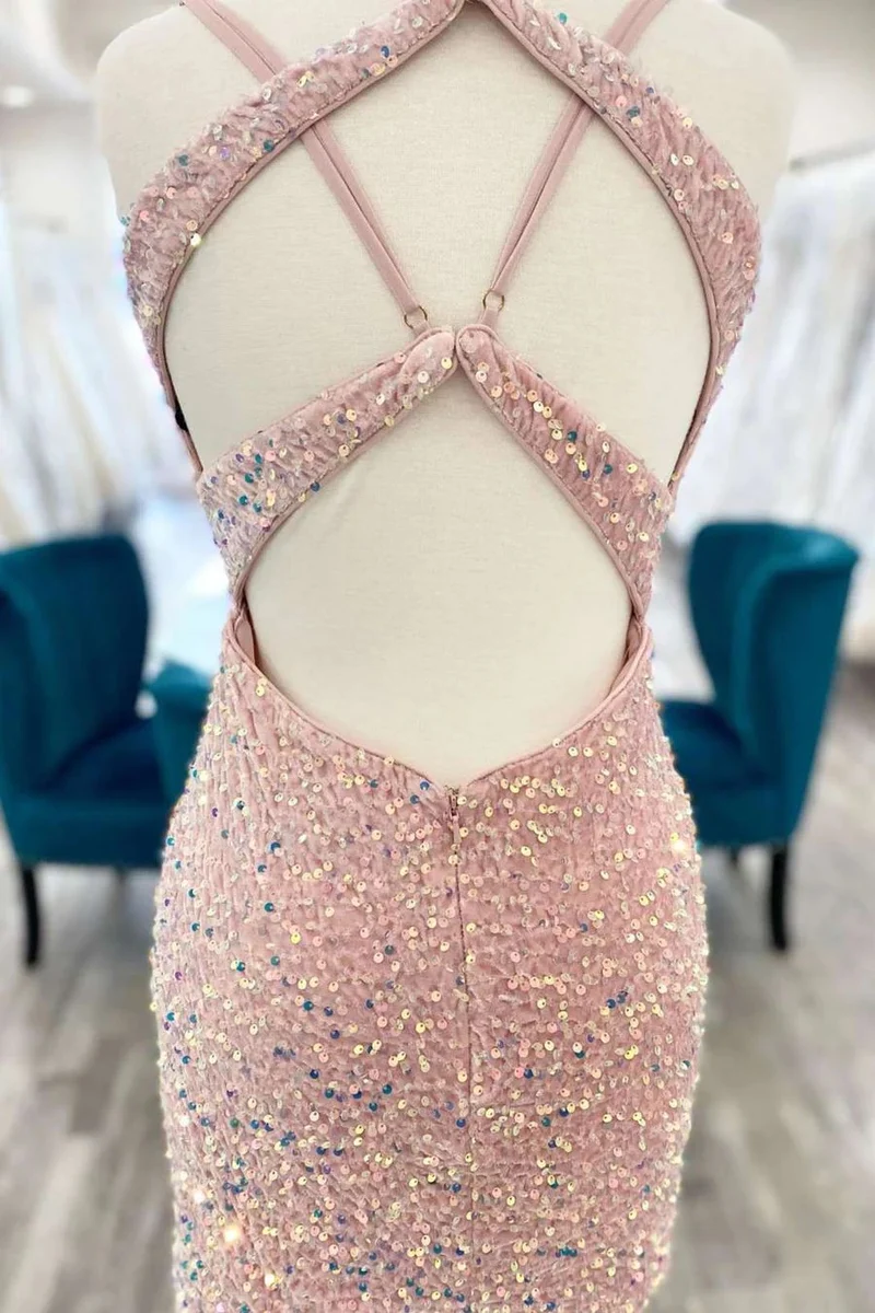 Robe de soirée courte et serrée à paillettes rose blush